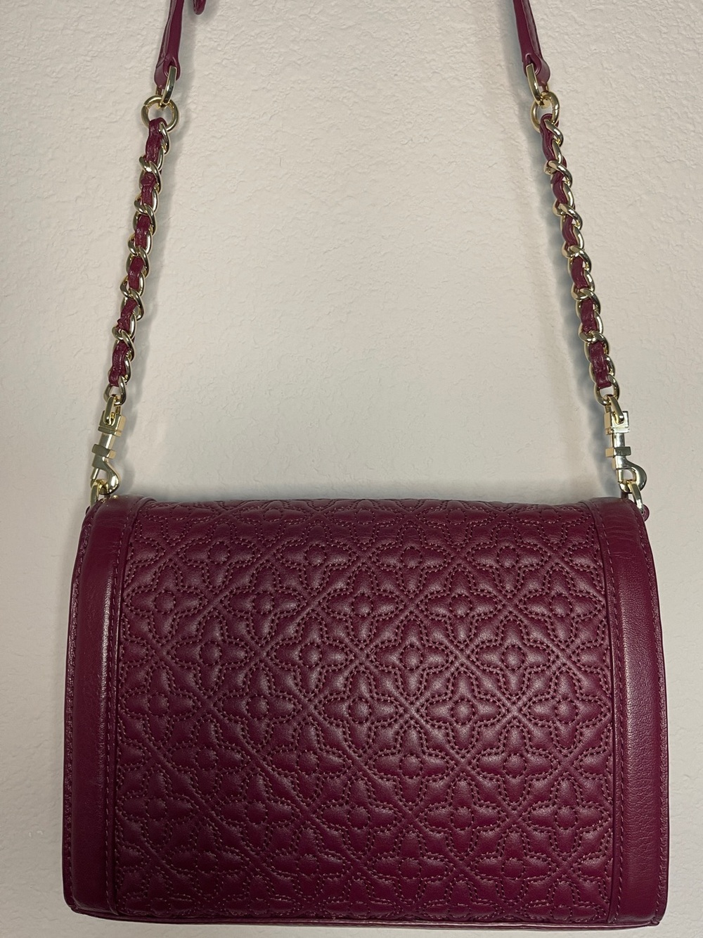 EUC Tory Burch Quilted Burgundy Crossbody Bag with Gold Logo - Picture 4 of 10
